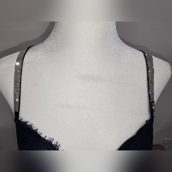 Victoria's Secret - Picture 6 of 9